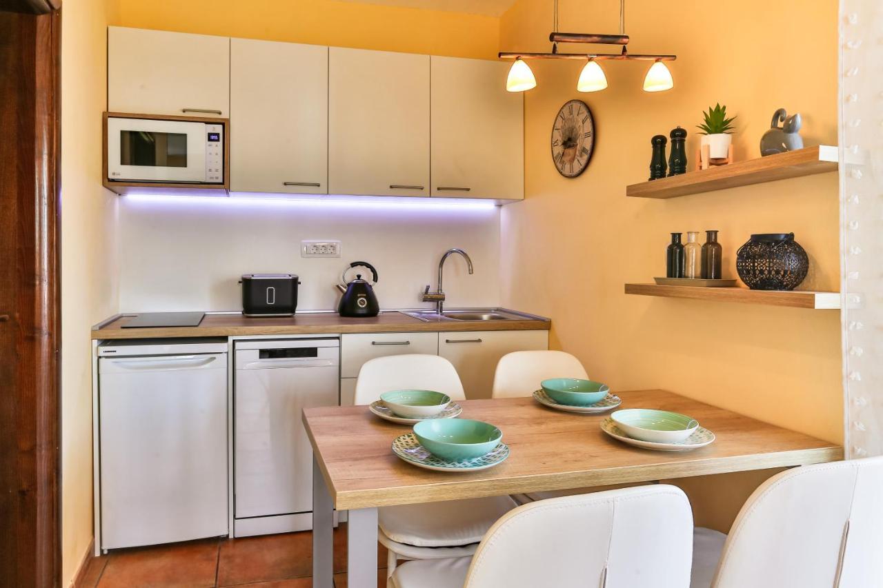 Damonte - Apartments And Rooms Будва Екстер'єр фото