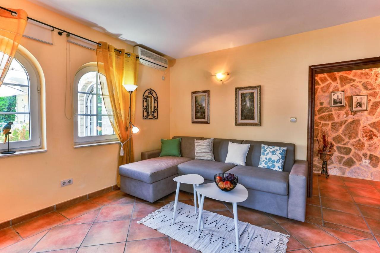 Damonte - Apartments And Rooms Будва Екстер'єр фото