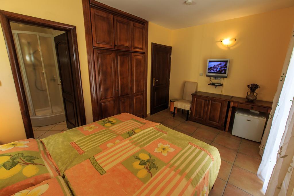 Damonte - Apartments And Rooms Будва Екстер'єр фото